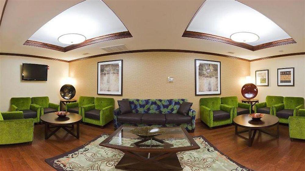 Holiday Inn Express & Suites Fredericksburg By Ihg Екстериор снимка