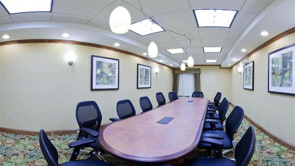 Holiday Inn Express & Suites Fredericksburg By Ihg Екстериор снимка