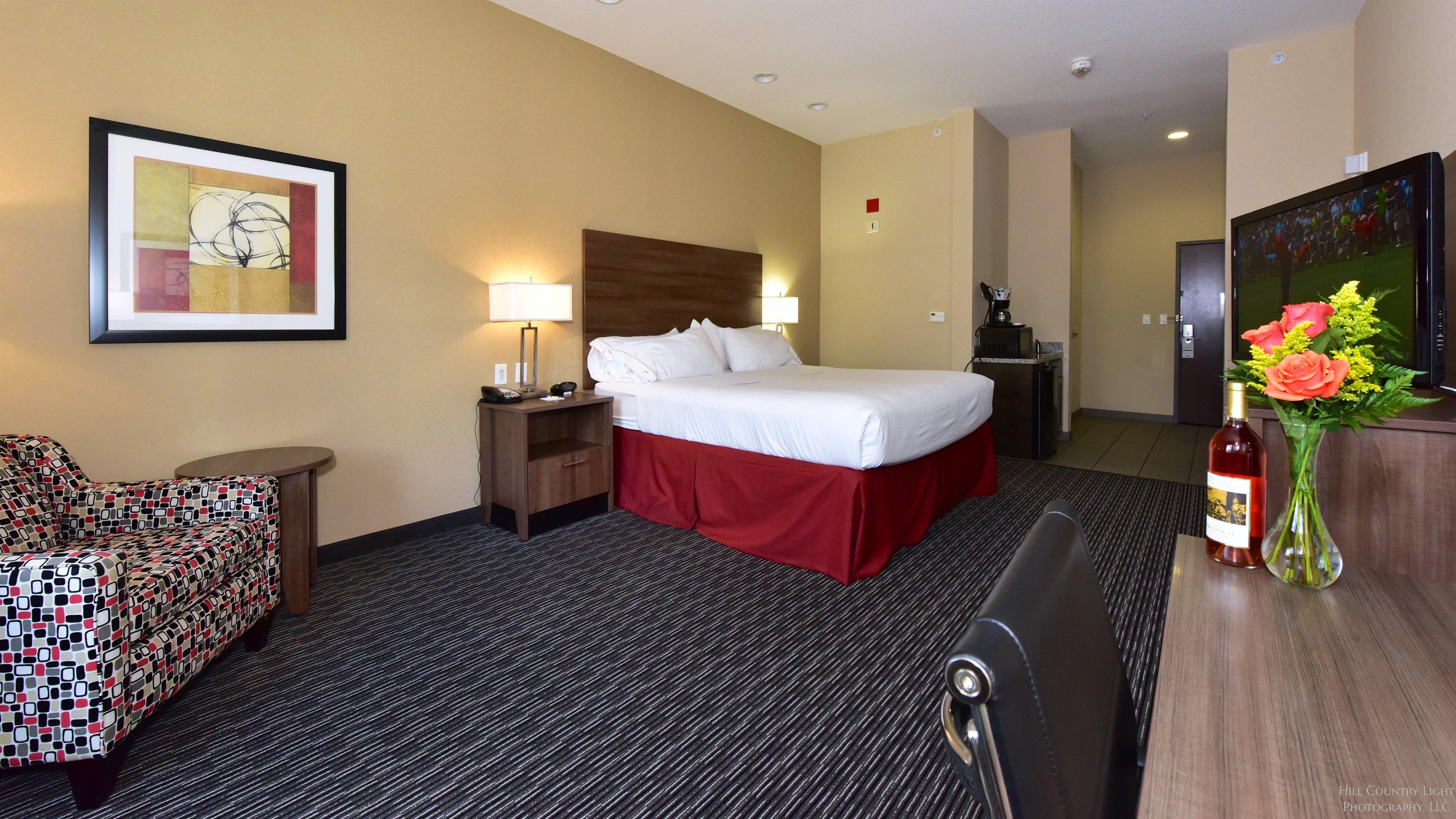 Holiday Inn Express & Suites Fredericksburg By Ihg Екстериор снимка
