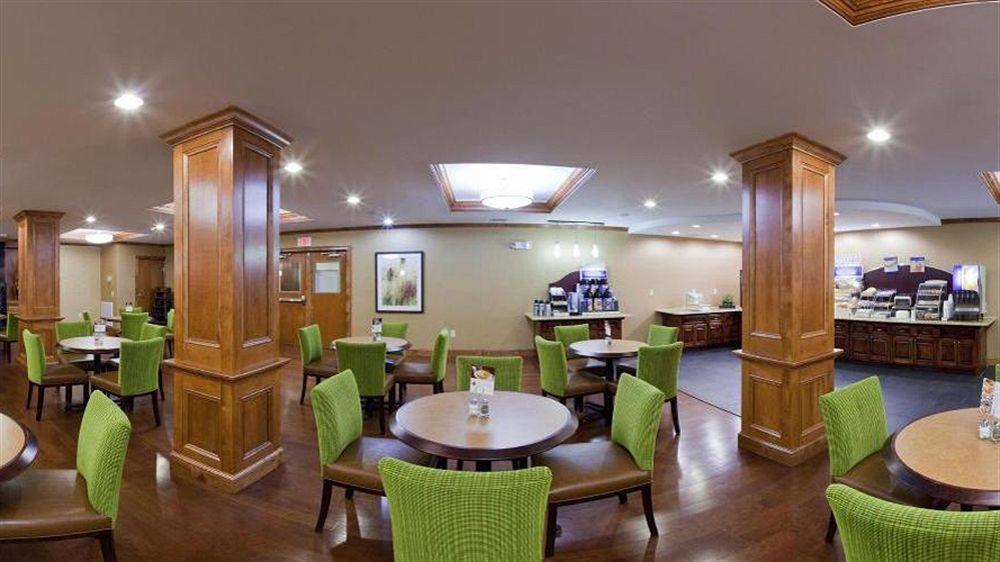 Holiday Inn Express & Suites Fredericksburg By Ihg Екстериор снимка