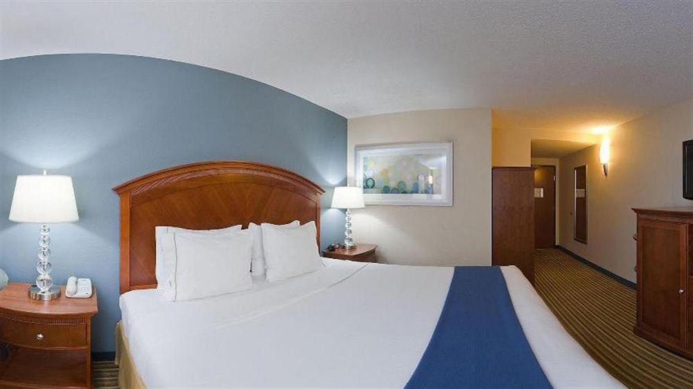 Holiday Inn Express & Suites Fredericksburg By Ihg Екстериор снимка