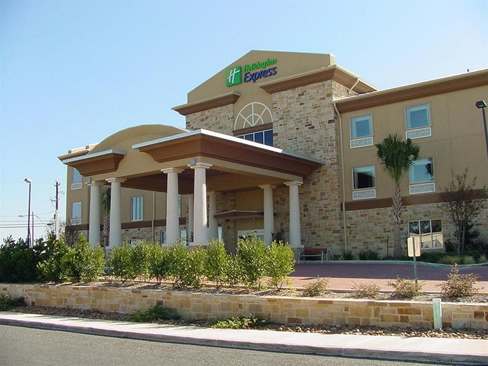 Holiday Inn Express & Suites Fredericksburg By Ihg Екстериор снимка