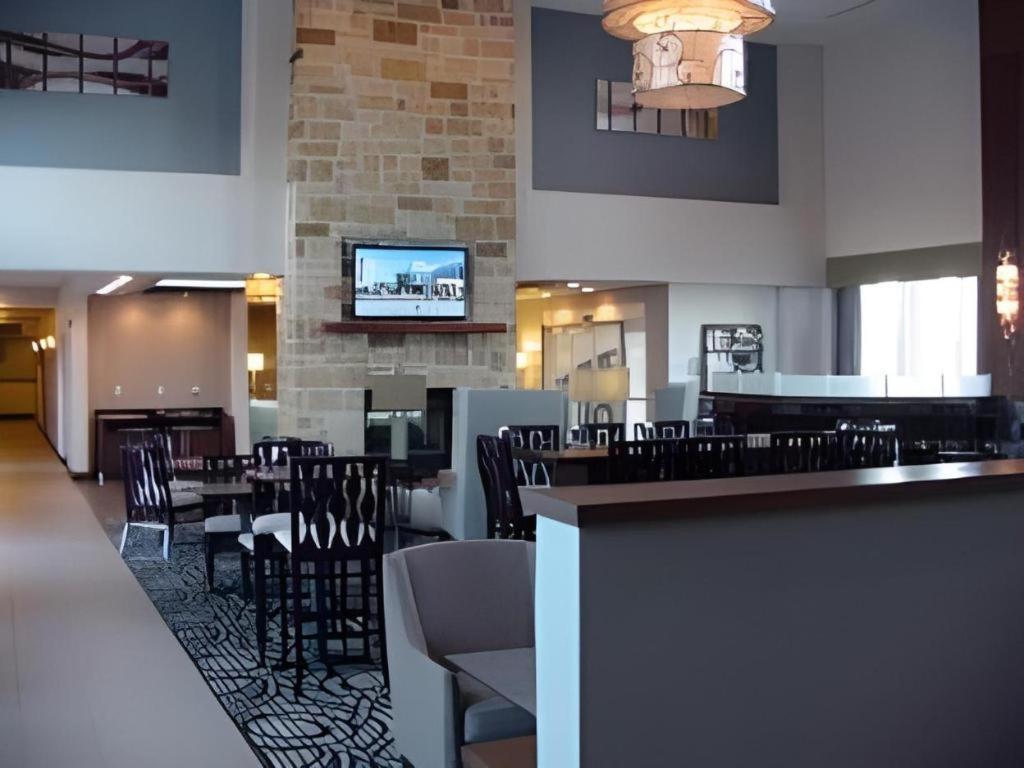 Holiday Inn Express & Suites Fredericksburg By Ihg Екстериор снимка