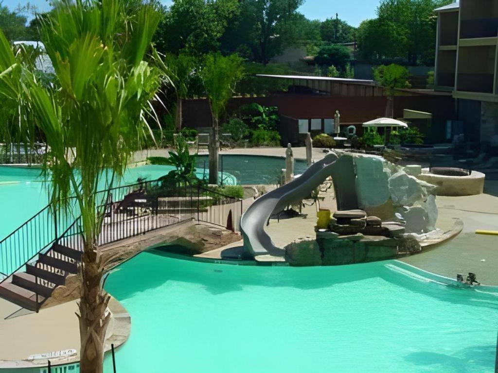 Holiday Inn Express & Suites Fredericksburg By Ihg Екстериор снимка