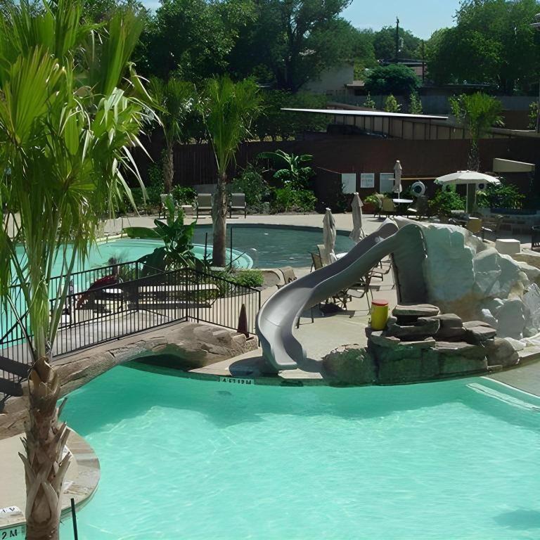 Holiday Inn Express & Suites Fredericksburg By Ihg Екстериор снимка