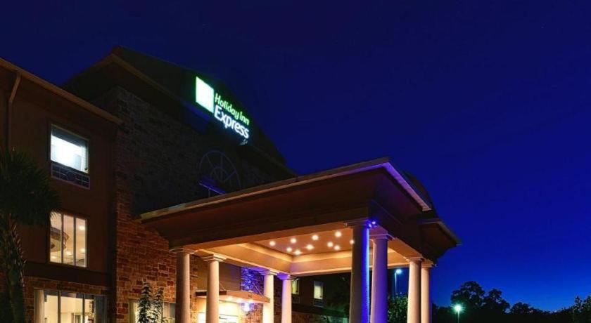 Holiday Inn Express & Suites Fredericksburg By Ihg Екстериор снимка