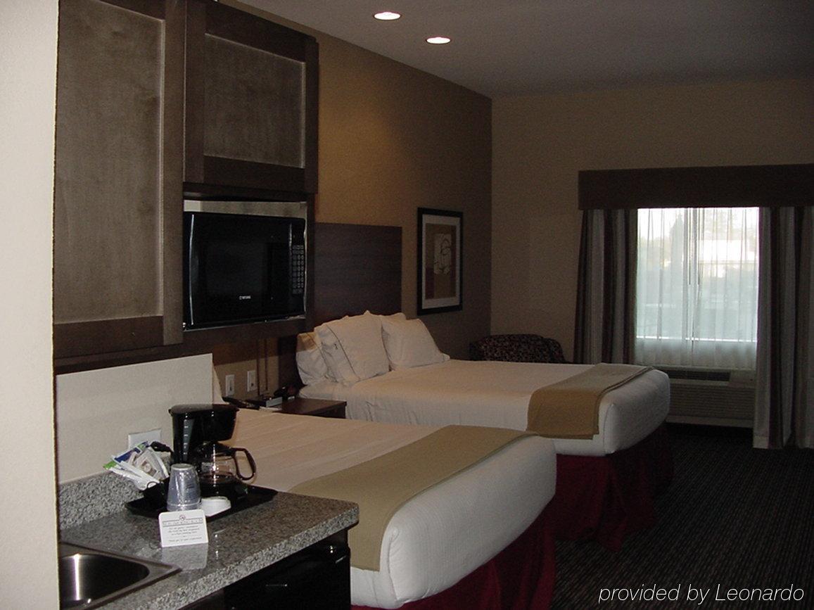 Holiday Inn Express & Suites Fredericksburg By Ihg Стая снимка