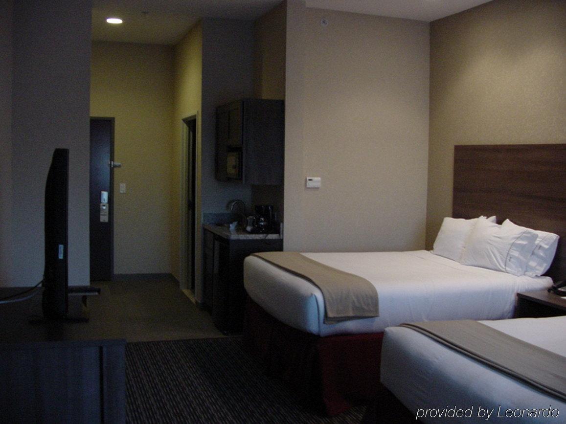 Holiday Inn Express & Suites Fredericksburg By Ihg Стая снимка