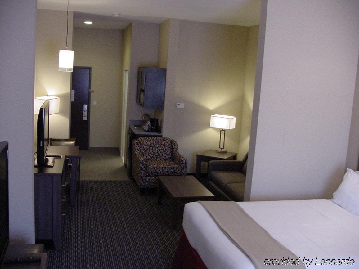 Holiday Inn Express & Suites Fredericksburg By Ihg Екстериор снимка